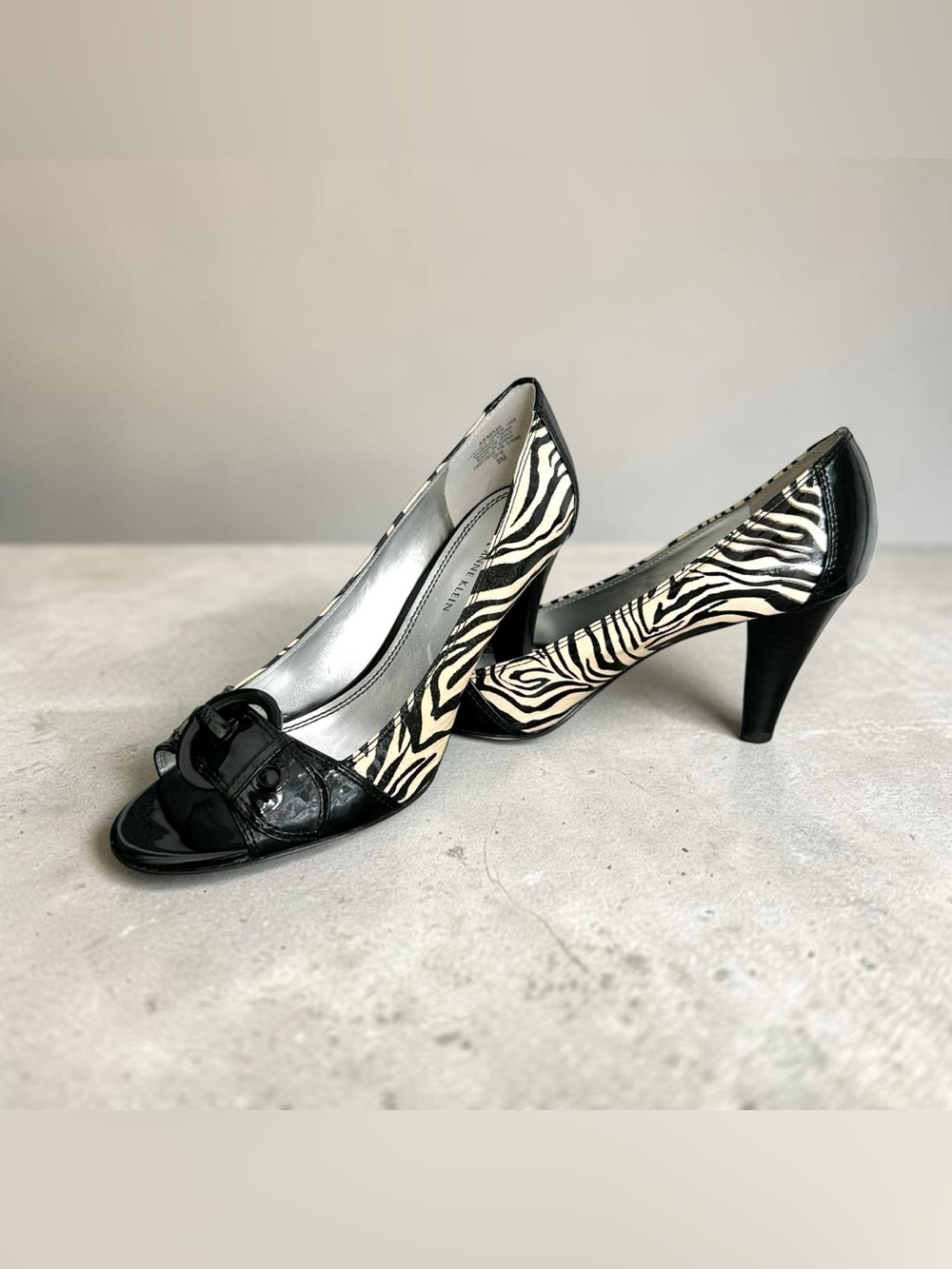 Anne Klein AKMAIA Zebra Print Peep Toe Buckle Heels Rockabilly - Size 8 - Picture 11 of 15